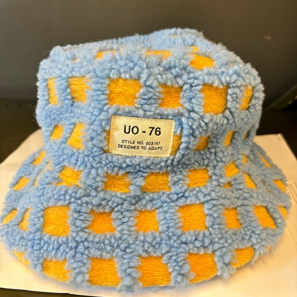 NWOT Urban Outfitters Sherpa Bucket Hat Blue/Yellow Plaid one size - Picture 4 of 7